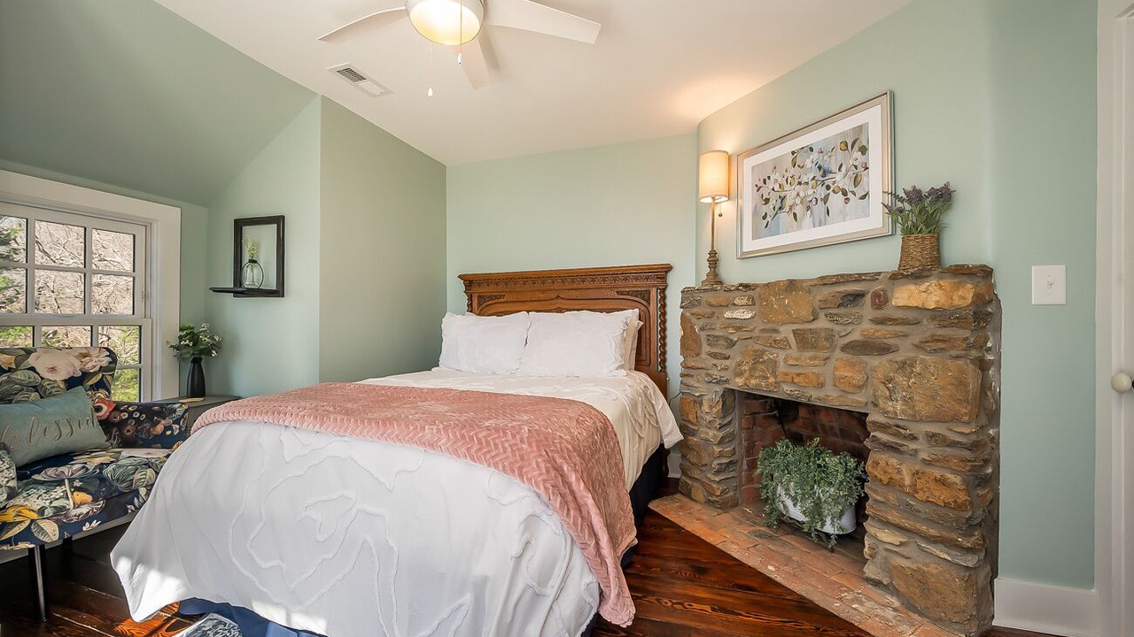 Photo of Bedroom in Lynn