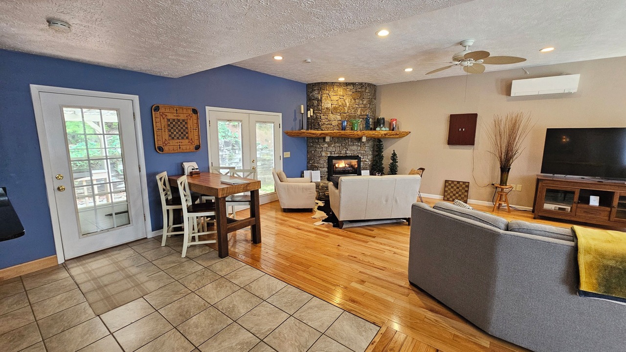 Photo of Livingroom in Waynesville