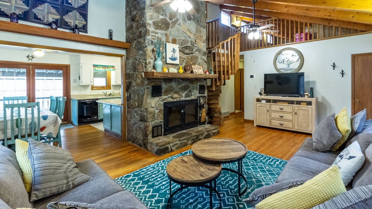 Photo of Livingroom in Cullowhee