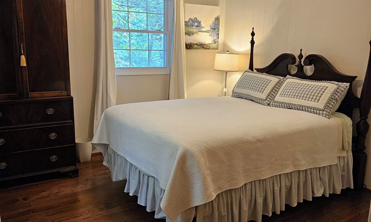 Photo of Bedroom in Burnsville