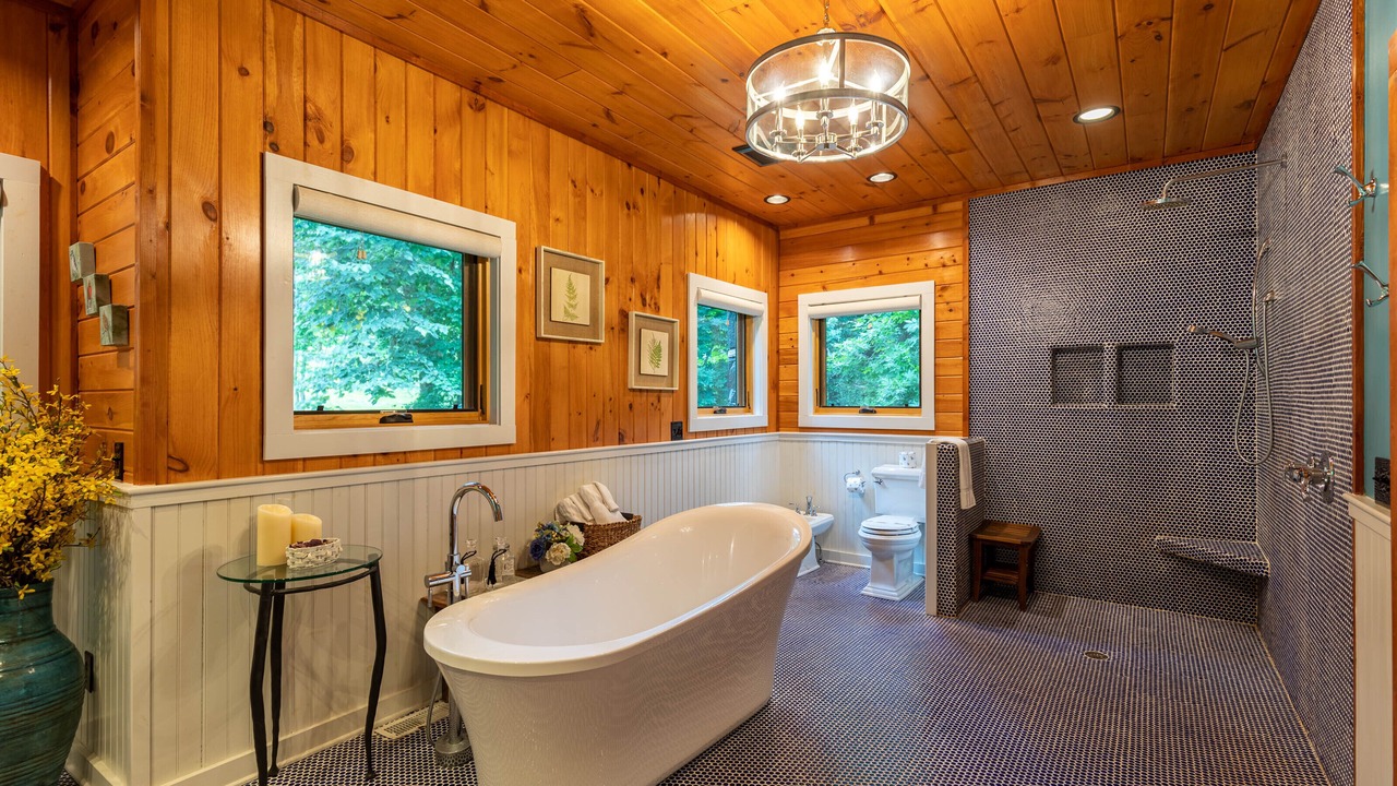 Photo of Bathroom in Sugar Grove