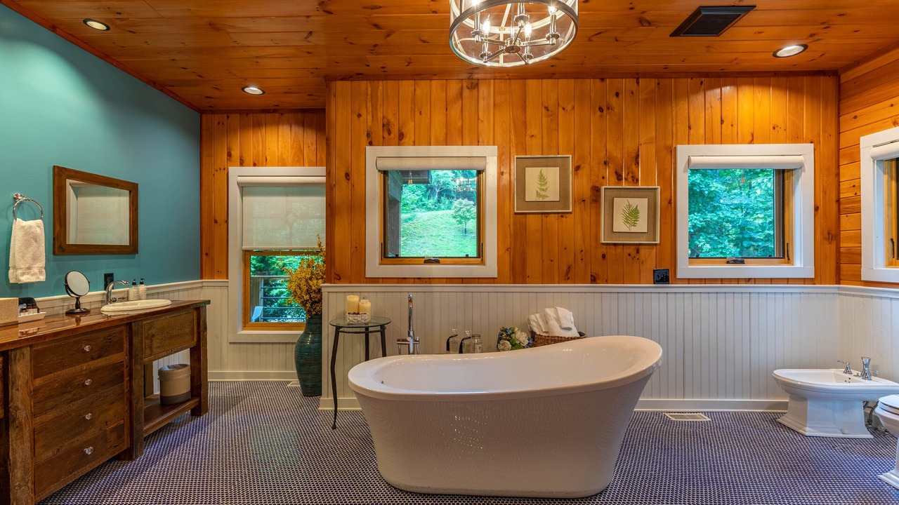 Photo of Bathroom in Sugar Grove