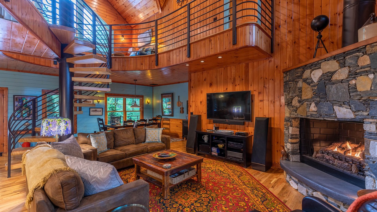 Photo of Livingroom in Sugar Grove