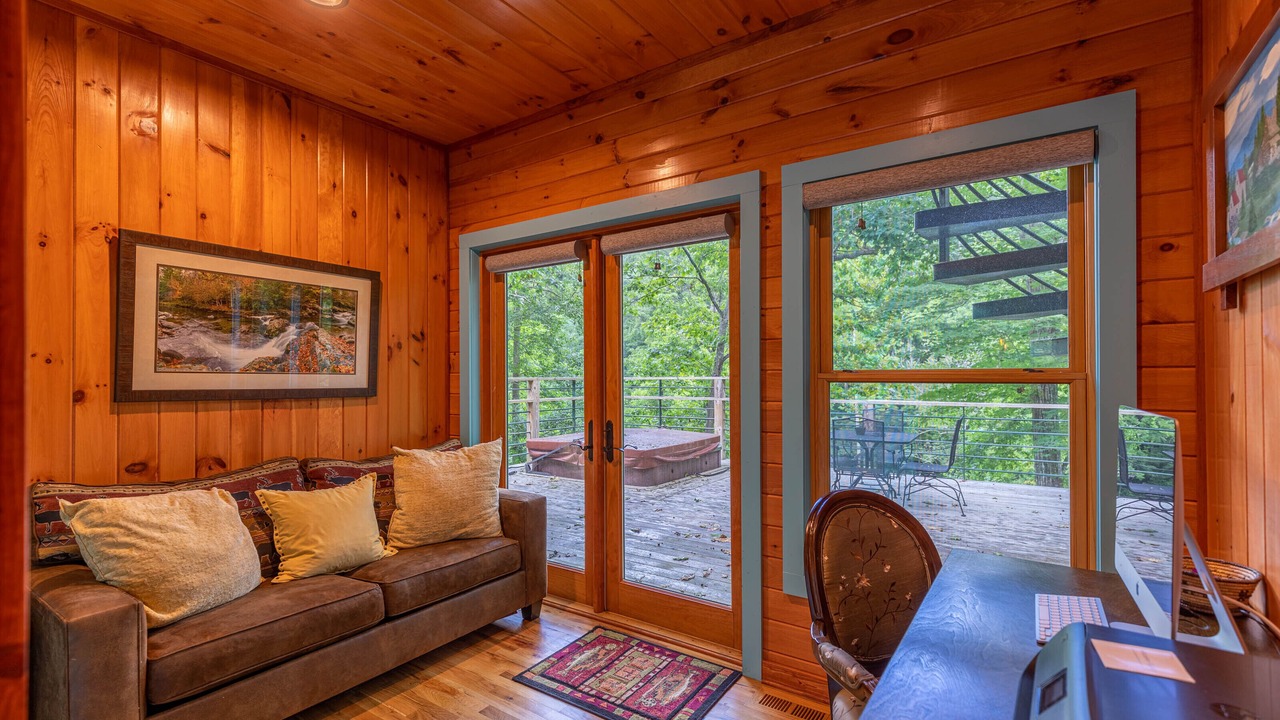 Photo of Livingroom in Sugar Grove