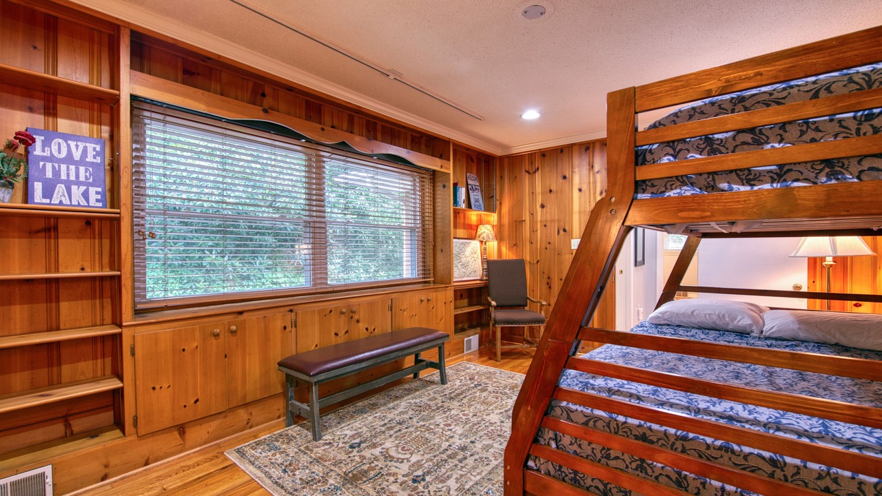 Photo of Bedroom in Lake Junaluska