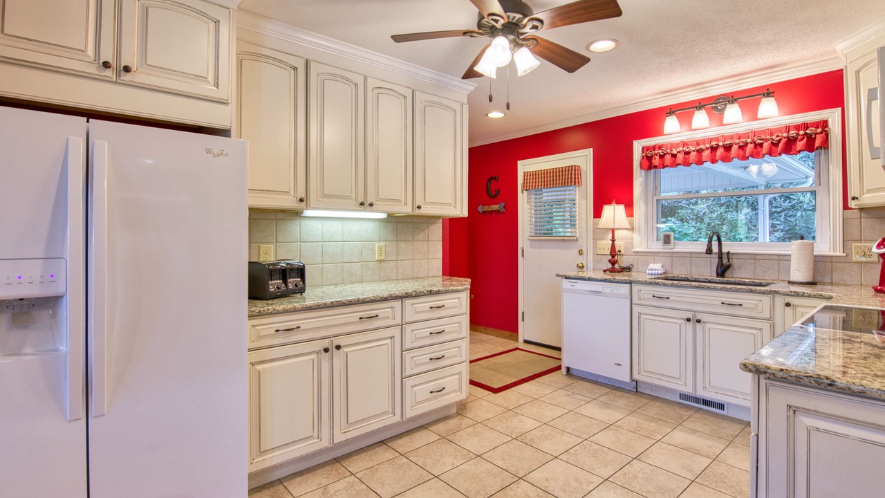 Photo of Kitchen in Lake Junaluska