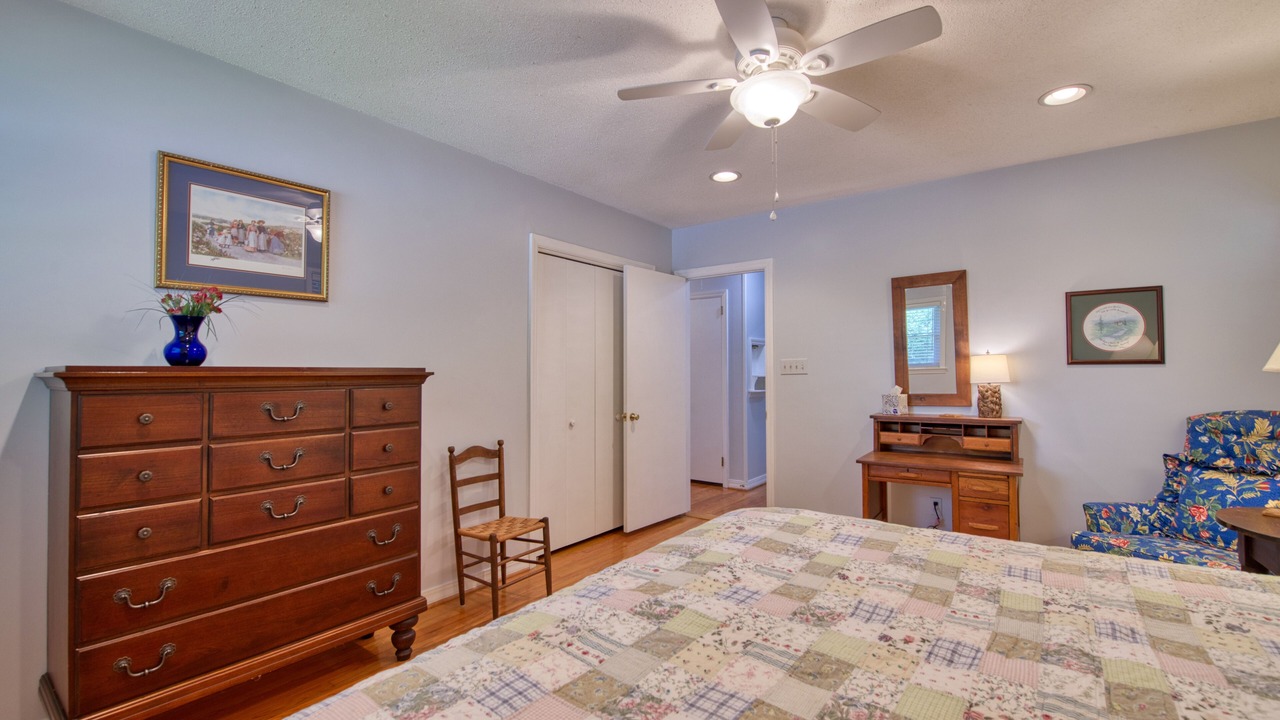Photo of Bedroom in Lake Junaluska