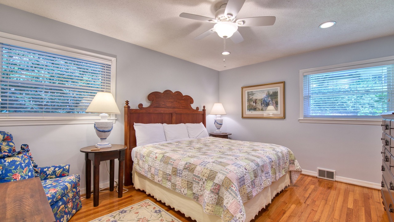 Photo of Bedroom in Lake Junaluska