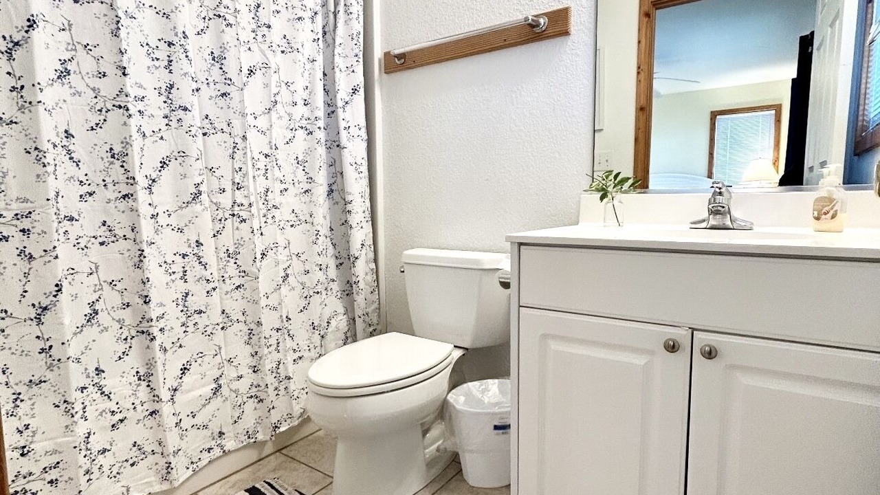 Photo of Bathroom in Wind Over Waves
