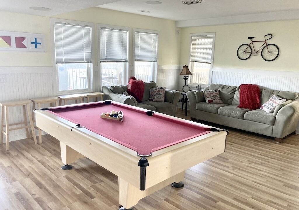 Photo of Livingroom in Wind Over Waves