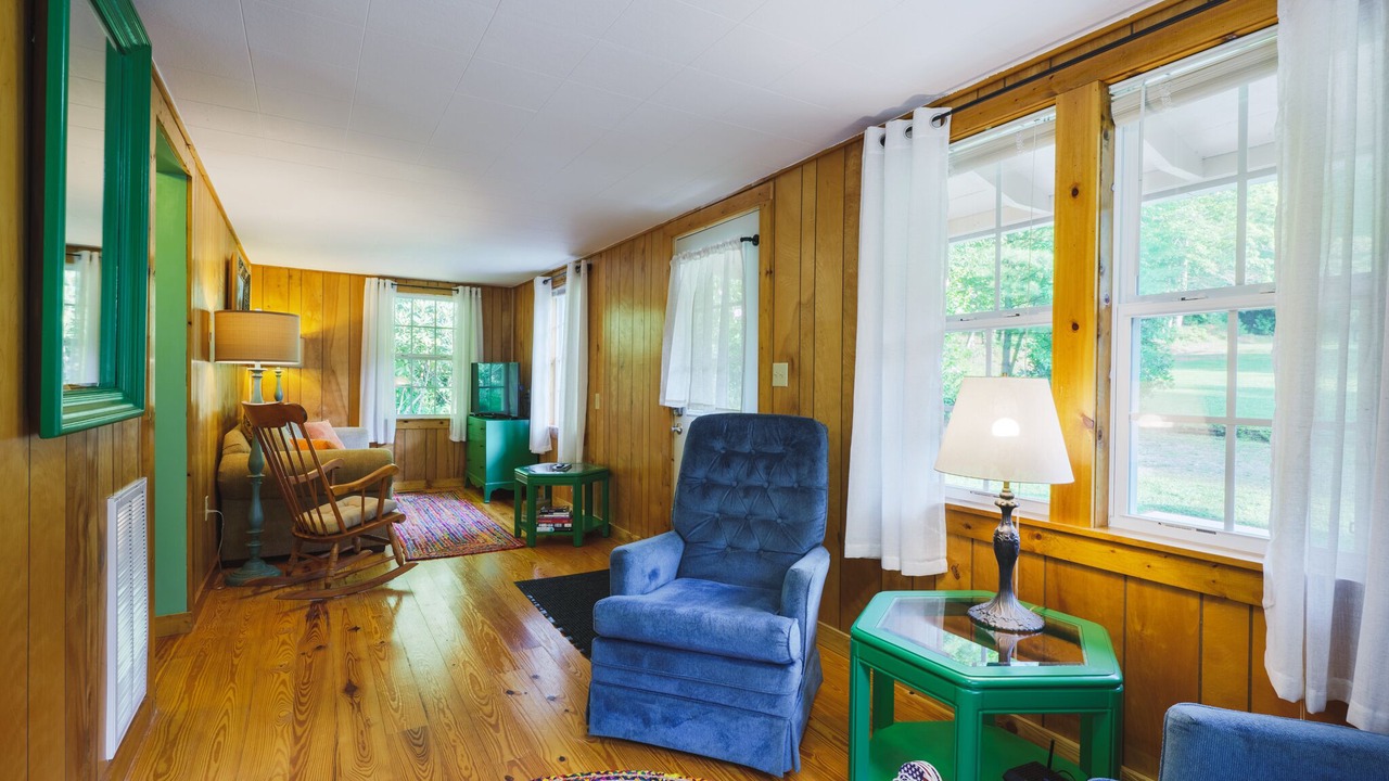 Photo of Livingroom in Cedar Mountain