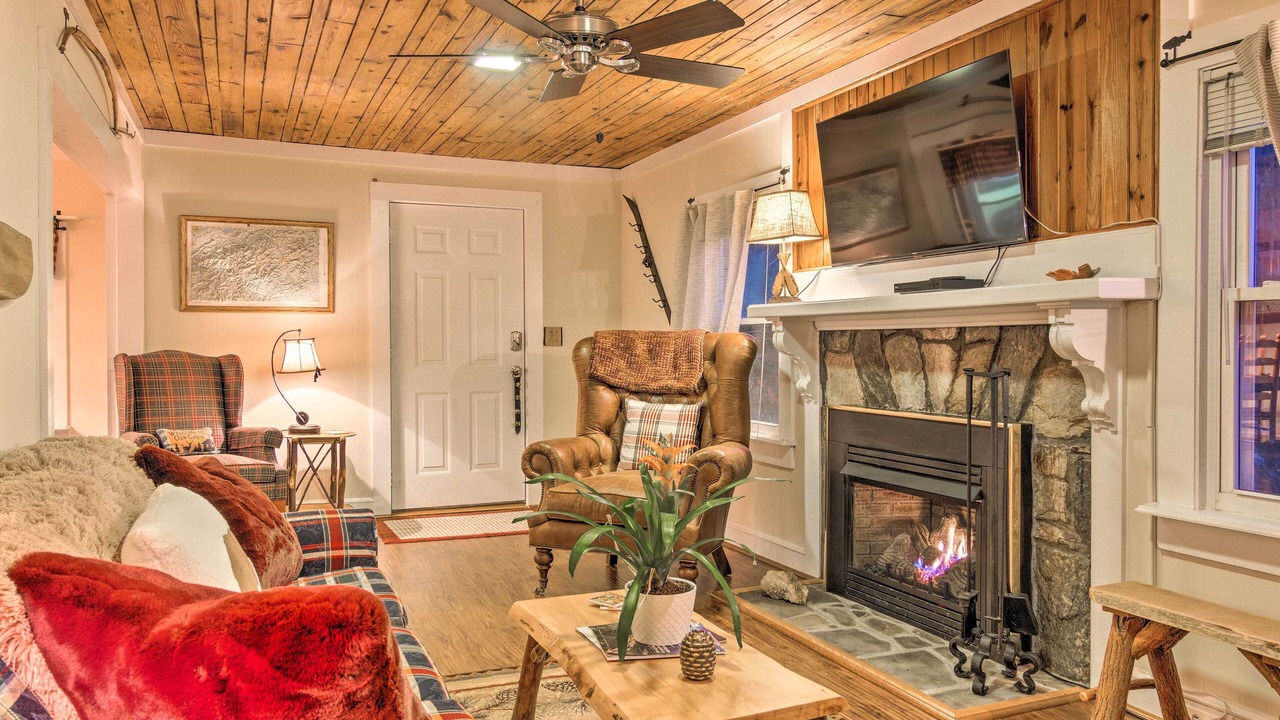 Photo of Livingroom in Chimney Rock