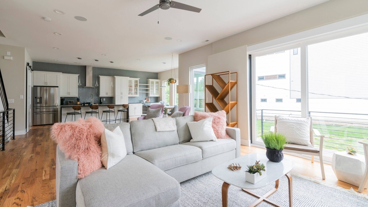 Photo of Livingroom in Third Ward