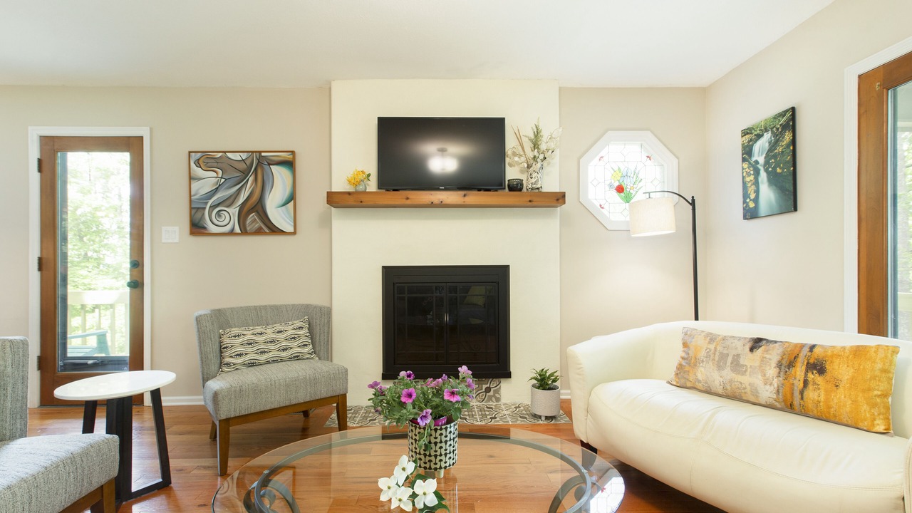 Photo of Livingroom in Weaverville