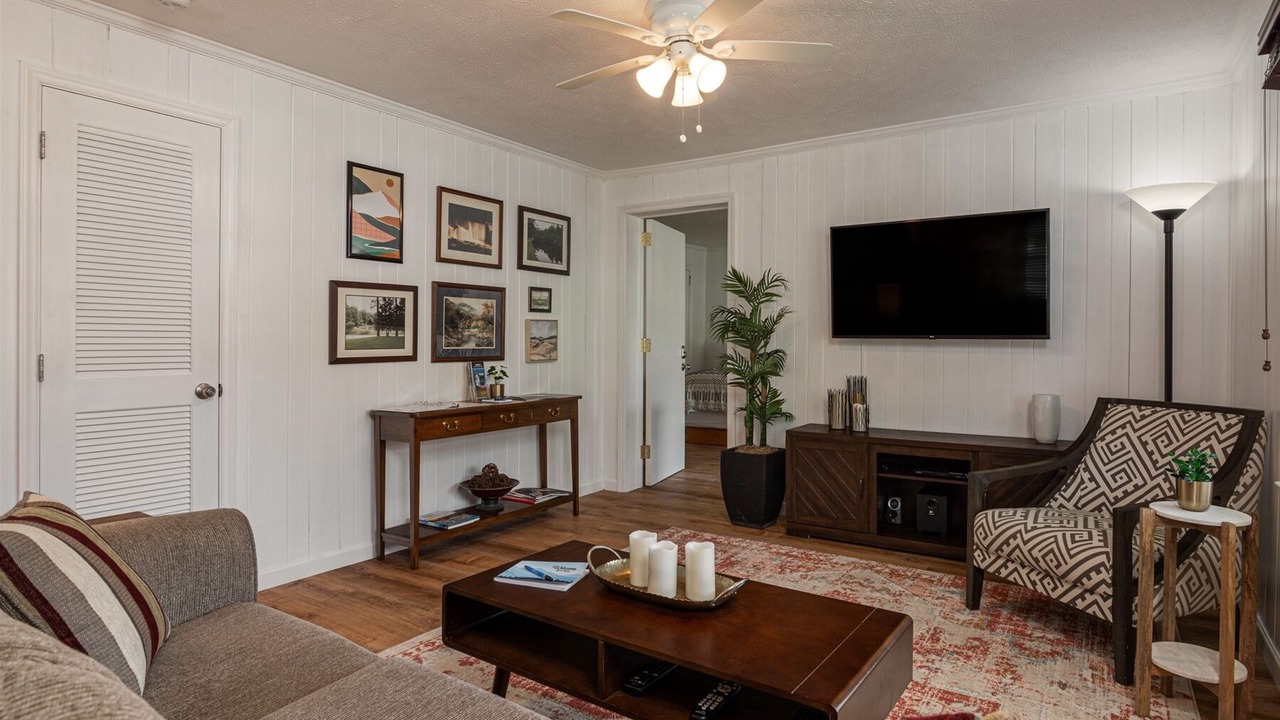 Photo of Livingroom in Flat Rock