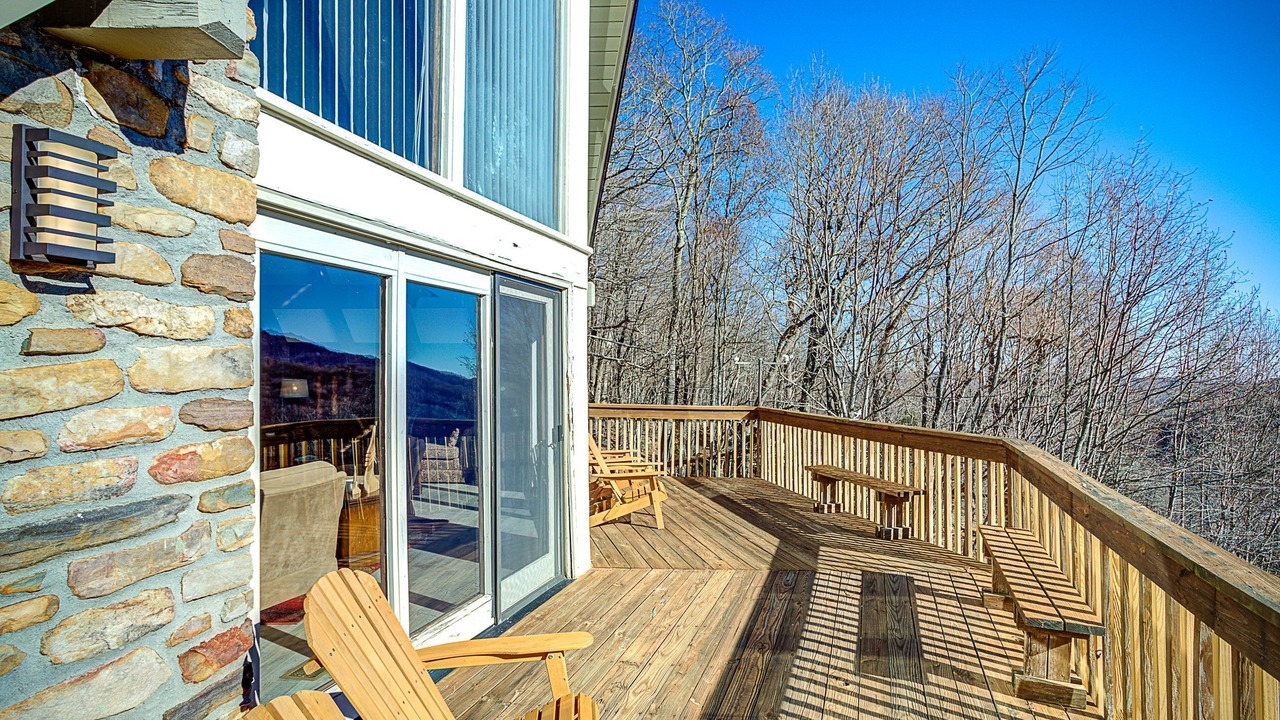 Photo of Patio Balcony in Seven Devils