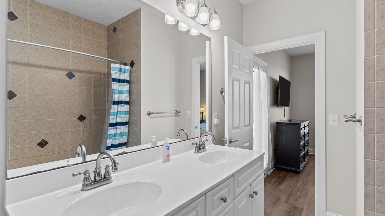 Photo of Bathroom in Ash