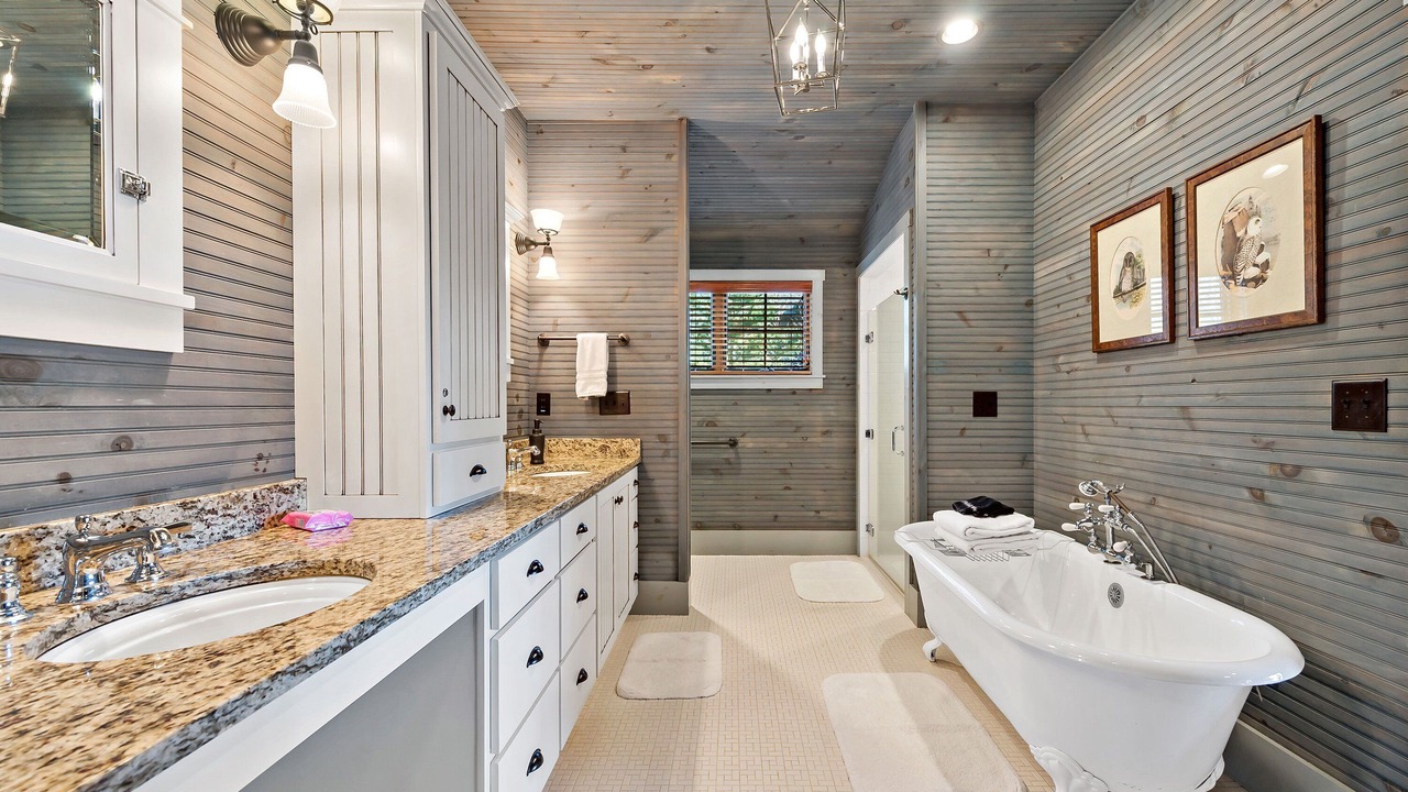 Photo of Bathroom in Nebo
