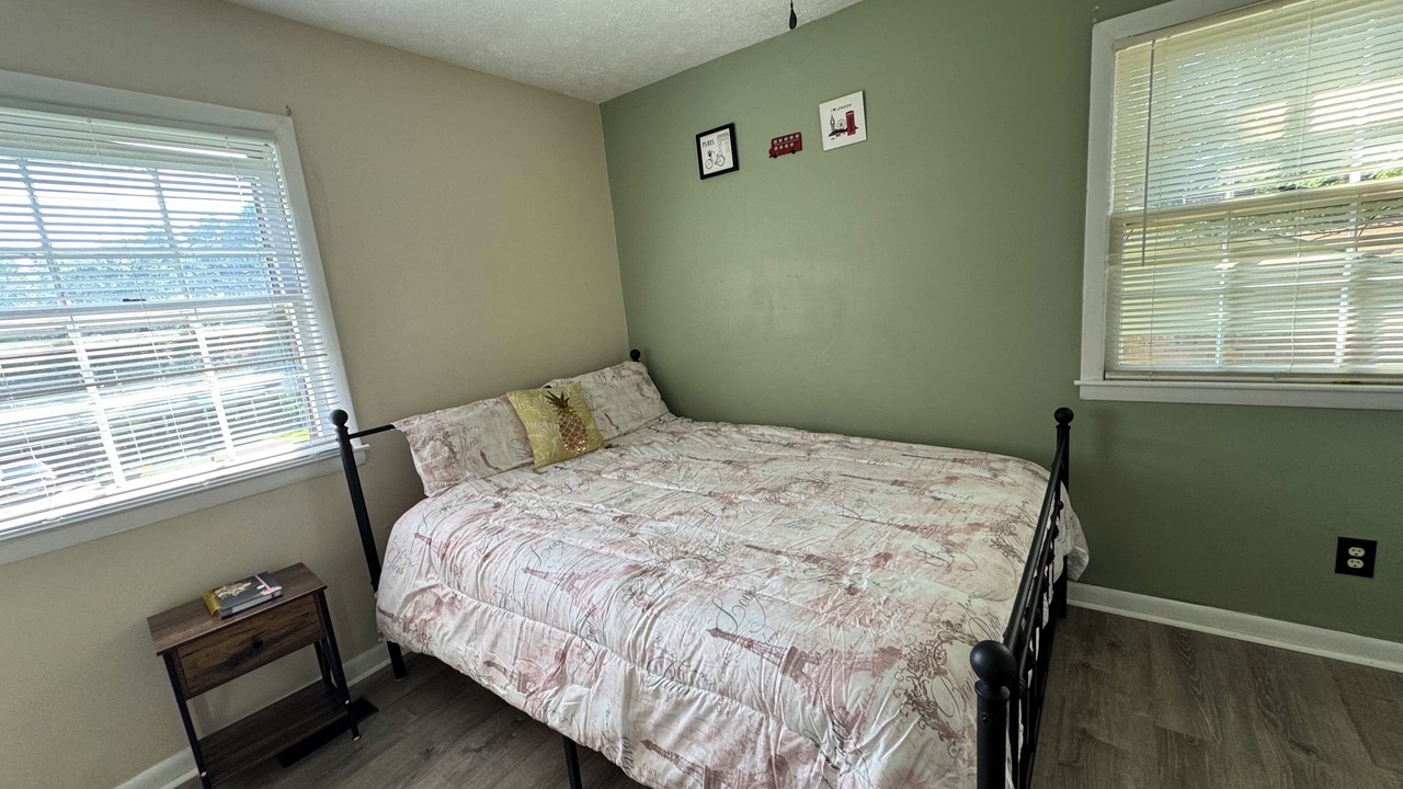 Photo of Bedroom in Pine Forest