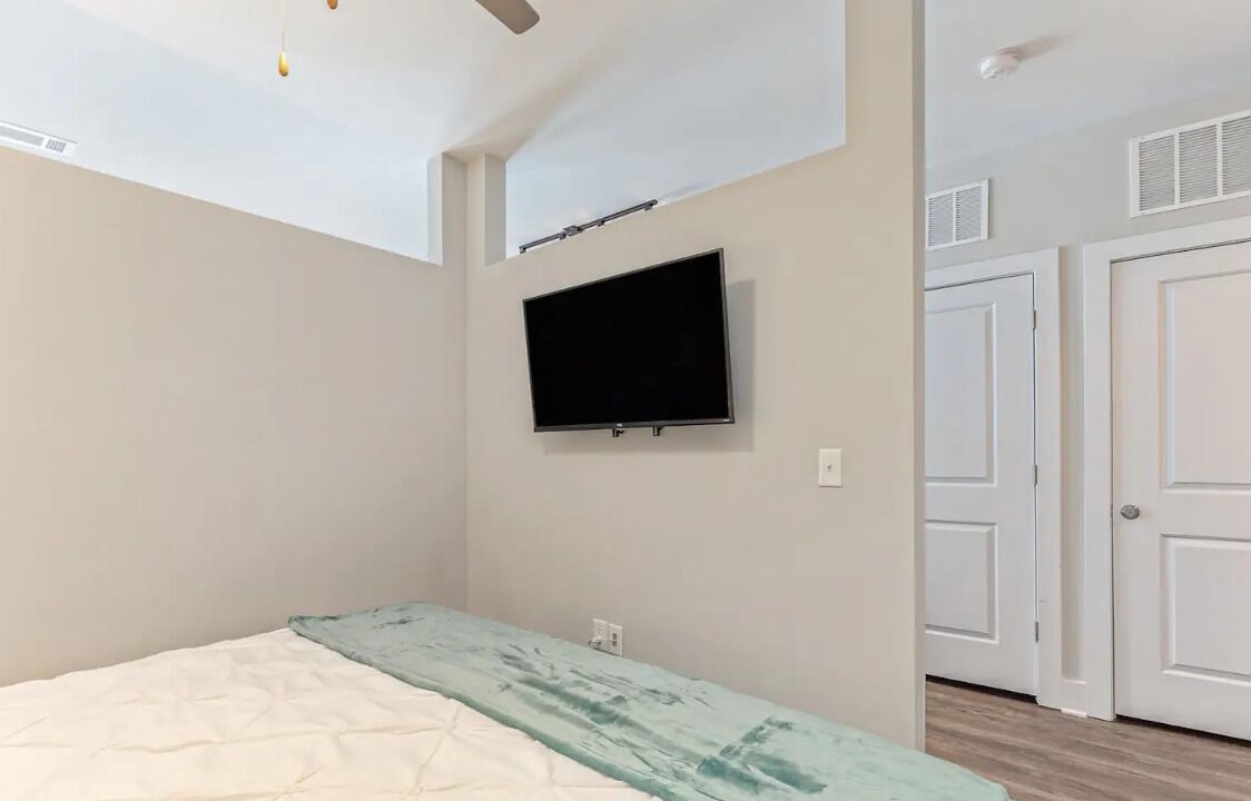 Photo of Bedroom in Villa Heights