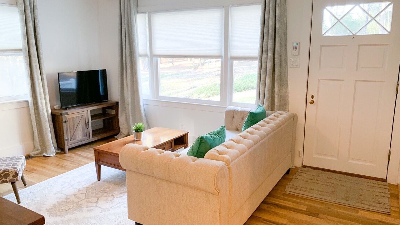 Photo of Livingroom in Chapel Hill