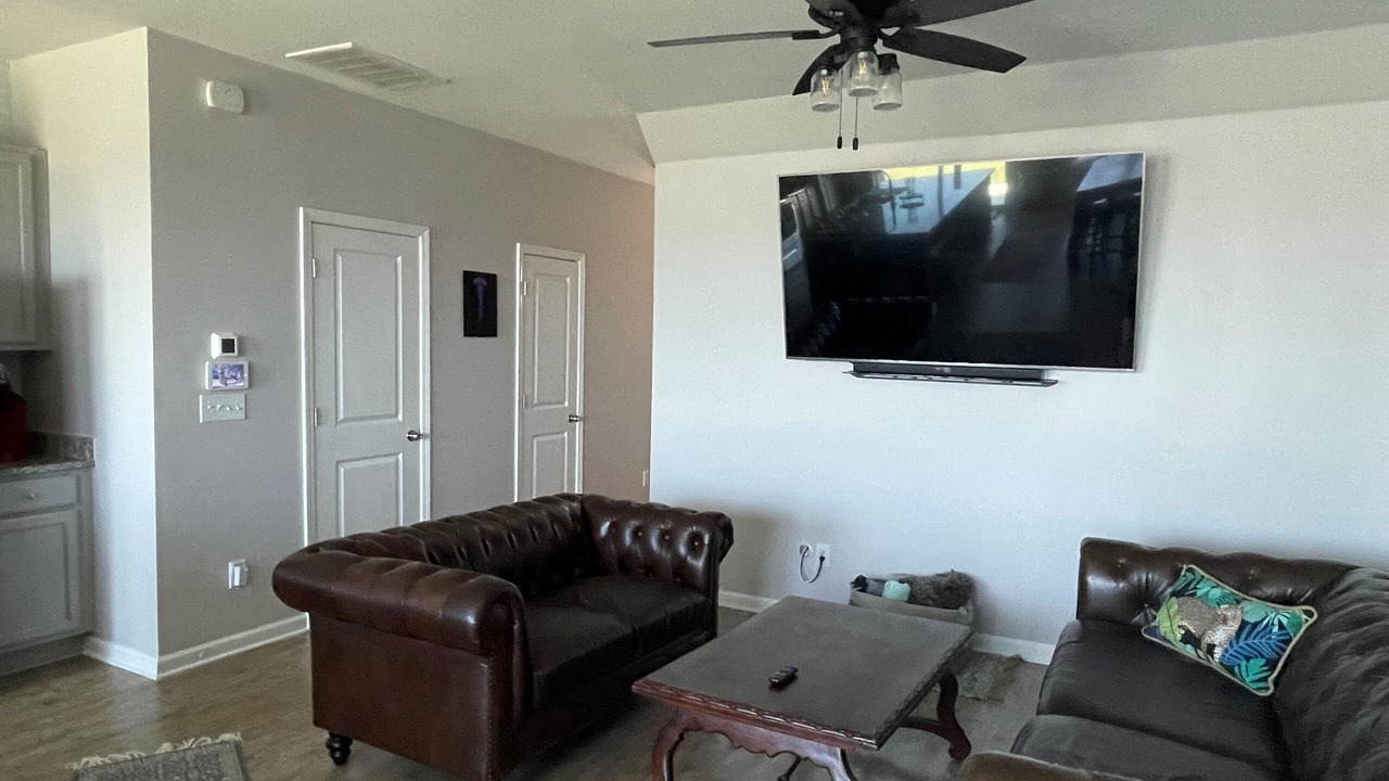 Photo of Livingroom in Murraysville