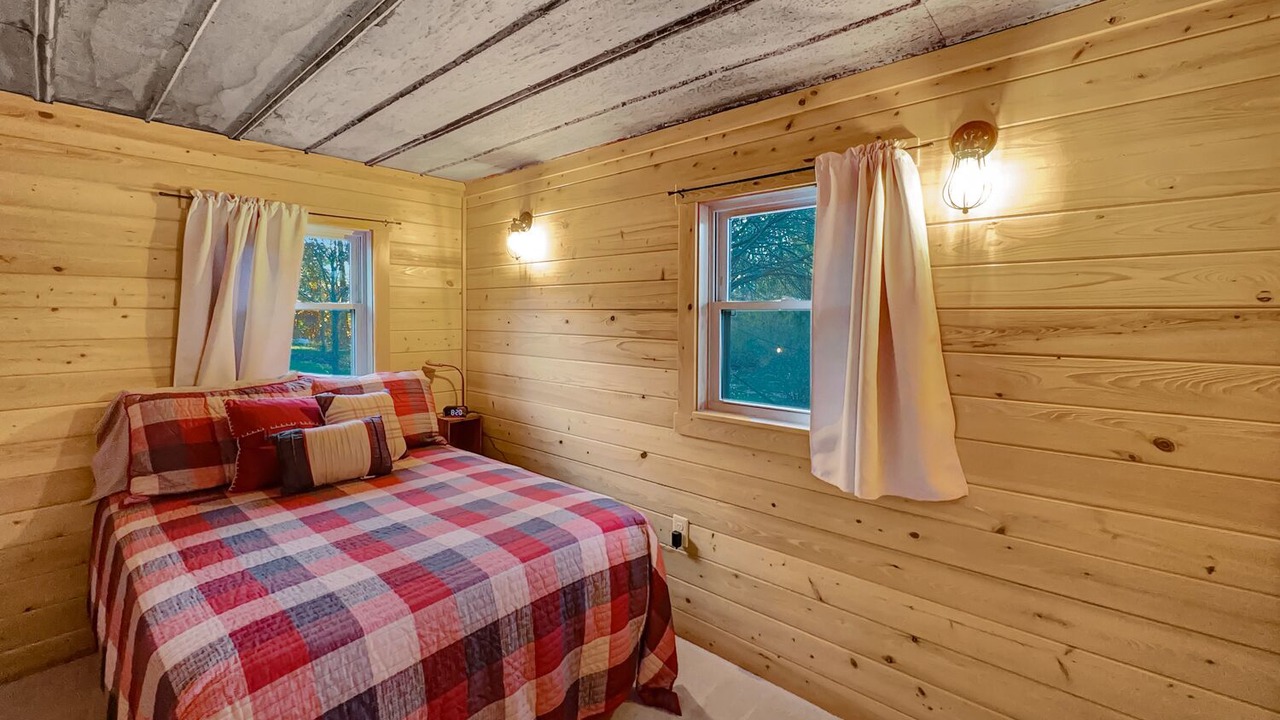 Photo of Bedroom in Olin