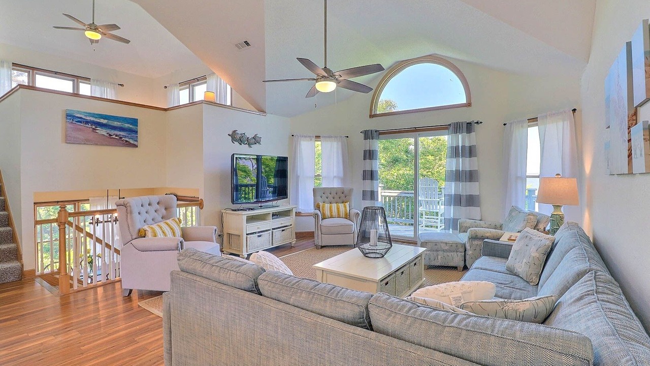 Photo of Bedroom in Monteray Shores