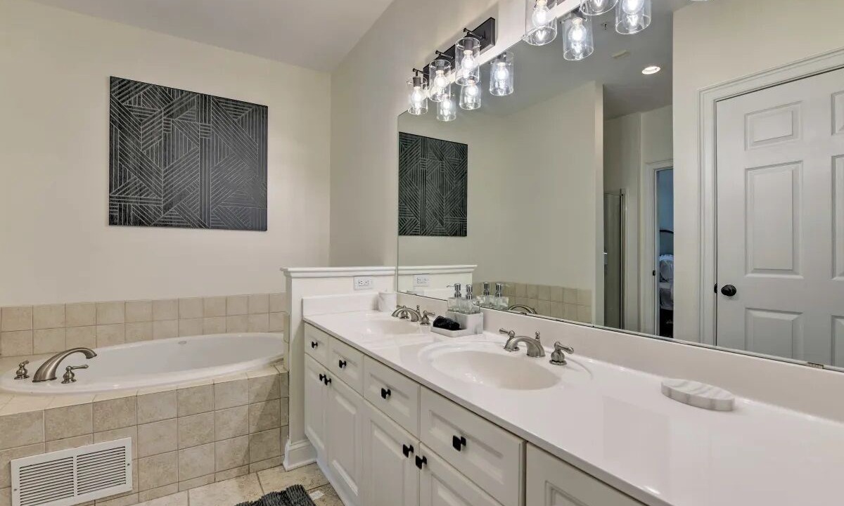 Photo of Bathroom in Maggie Valley