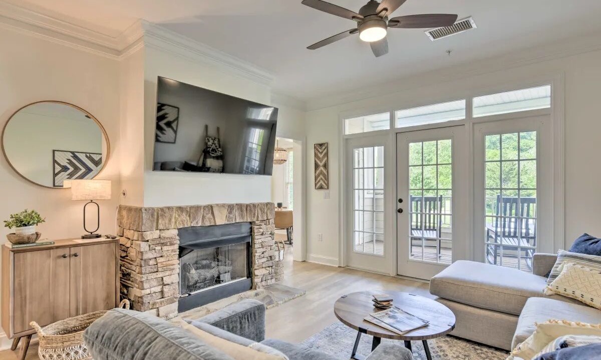 Photo of Livingroom in Maggie Valley