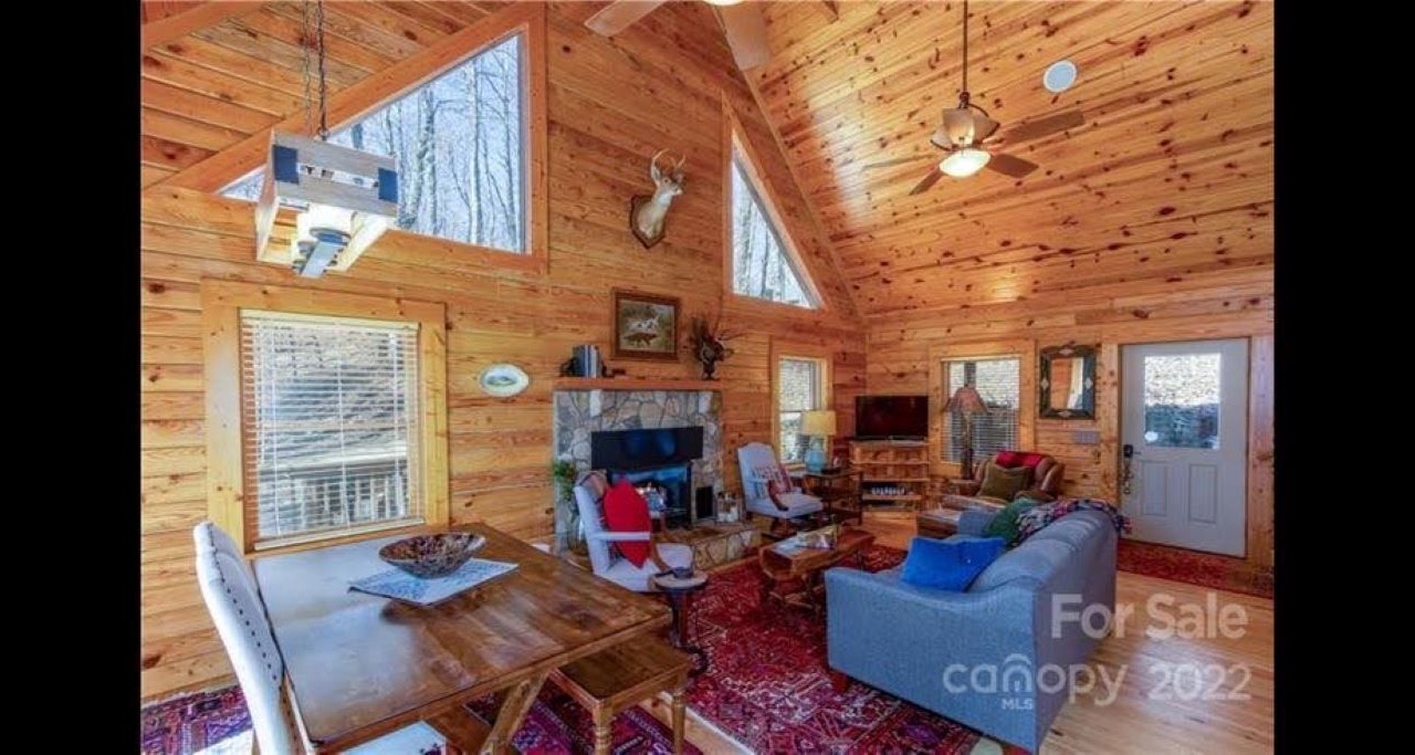 Photo of Livingroom in Spruce Pine