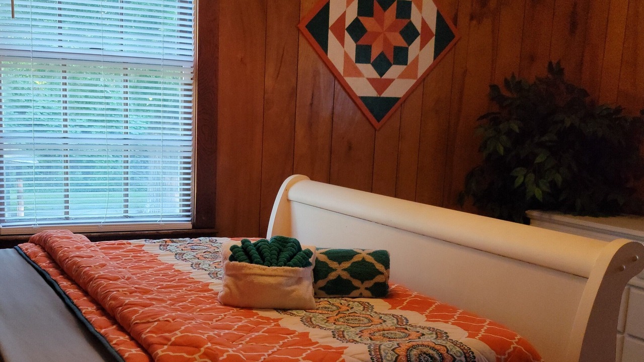 Photo of Bedroom in Walnut Cove