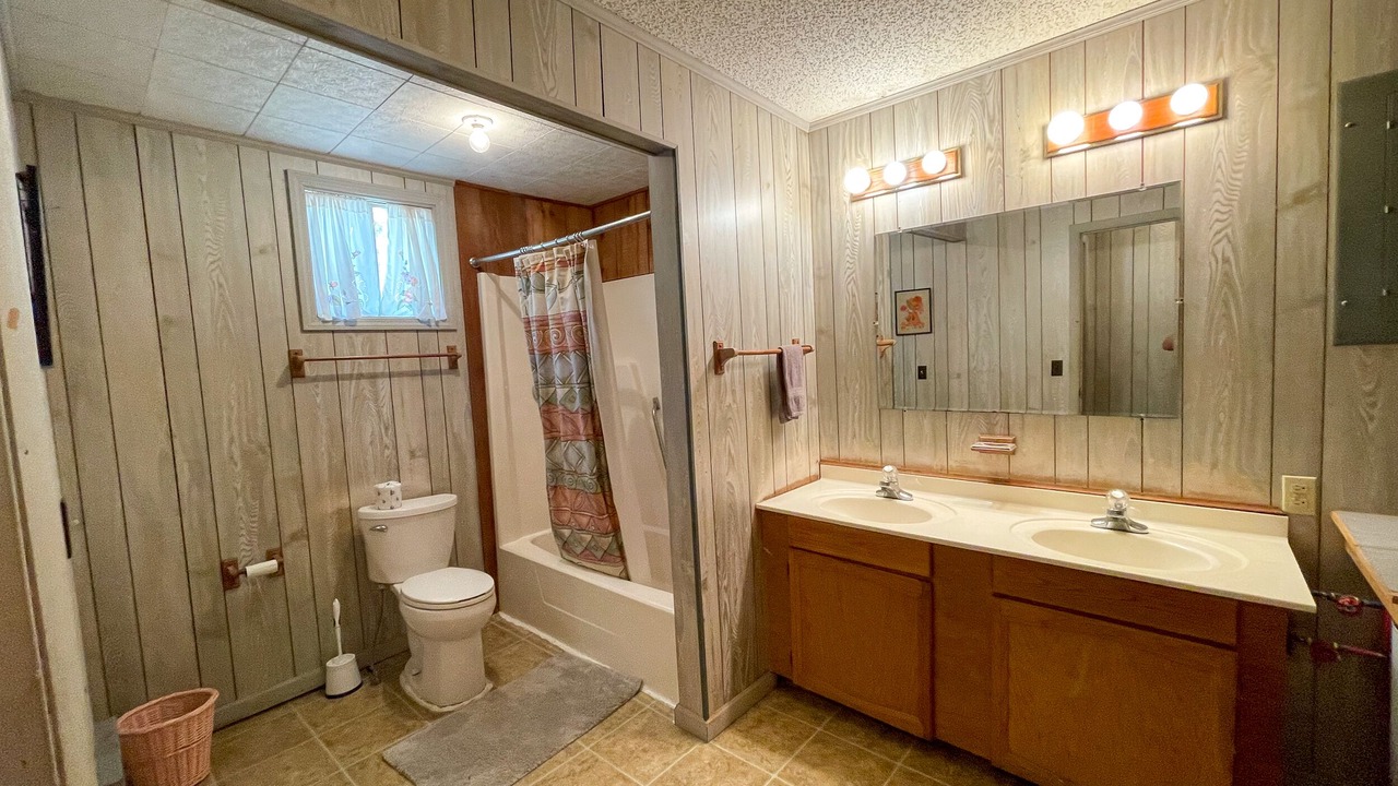 Photo of Bathroom in Cherokee