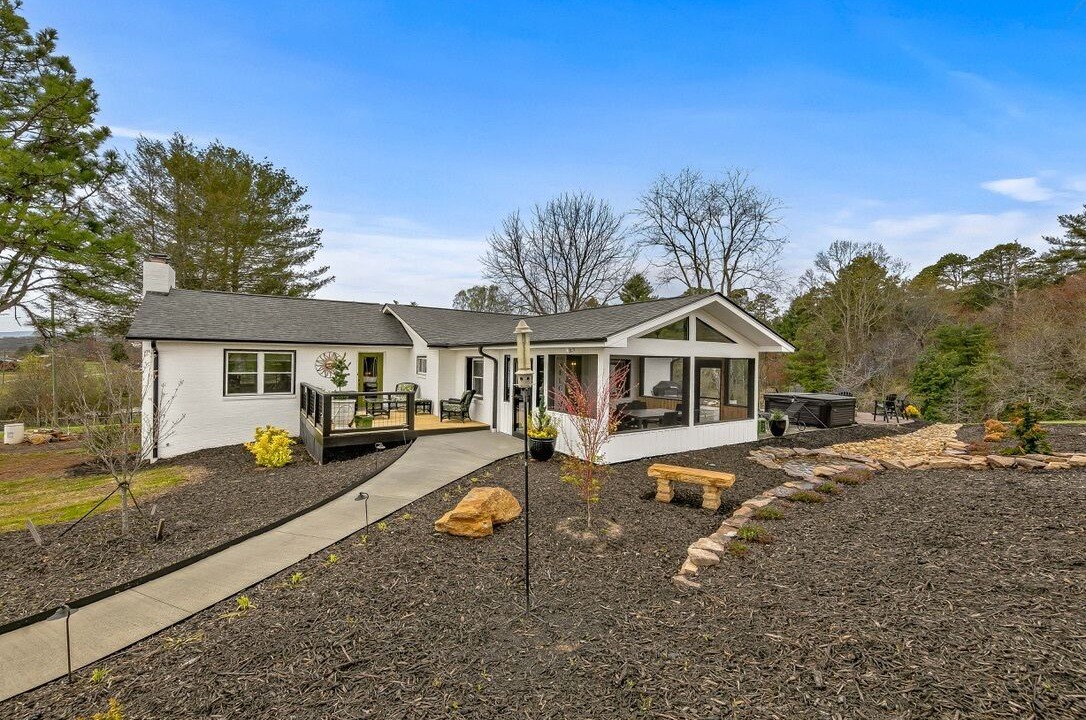Photo of Outdoor in Mills River