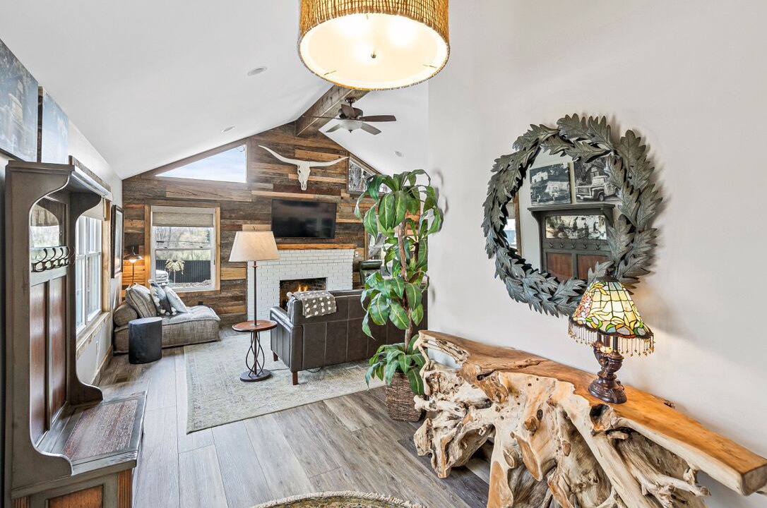 Photo of Livingroom in Mills River