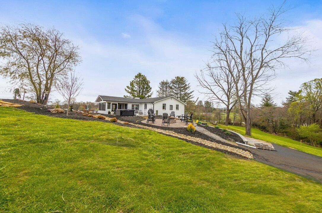 Photo of Outdoor in Mills River