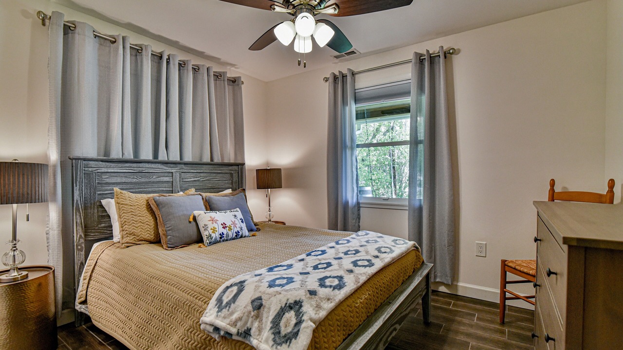 Photo of Bedroom in Oakley