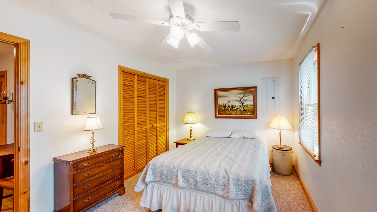 Photo of Bedroom in Brigands' Bay