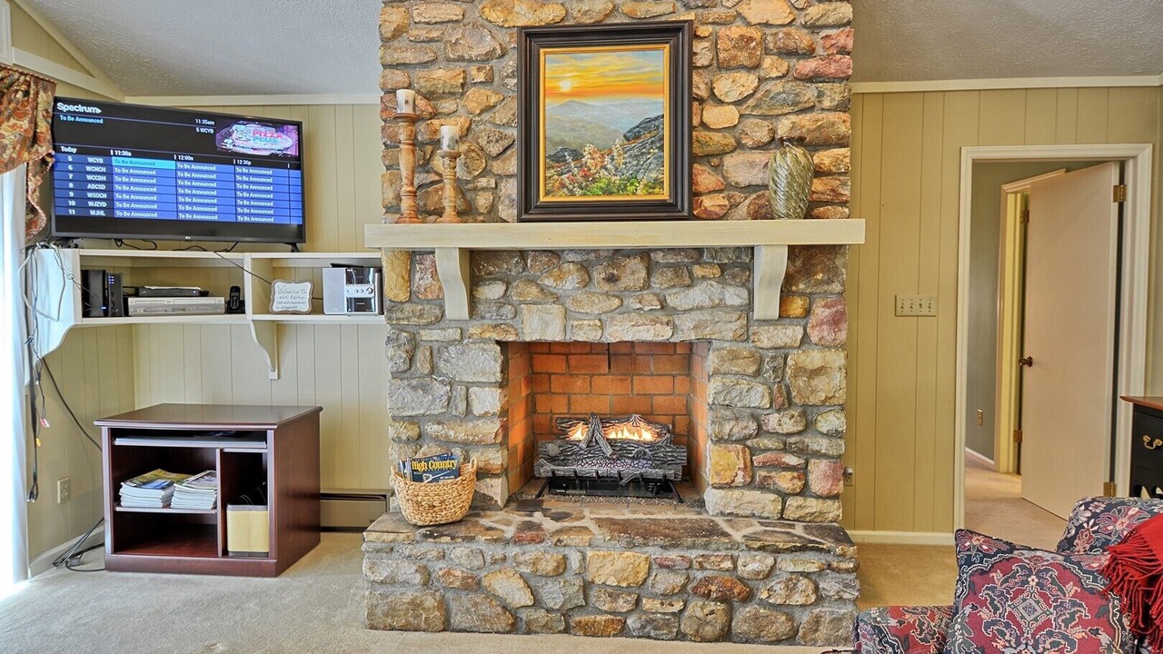 Photo of Livingroom in Seven Devils