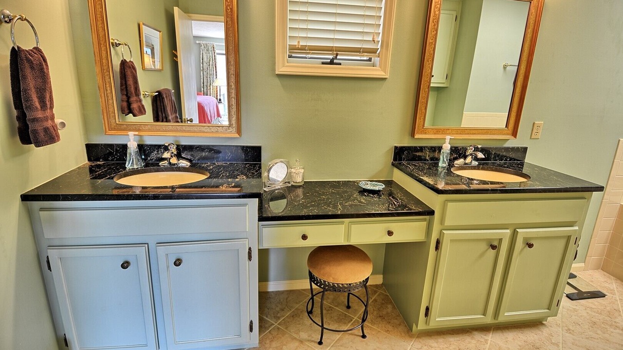 Photo of Bathroom in Seven Devils
