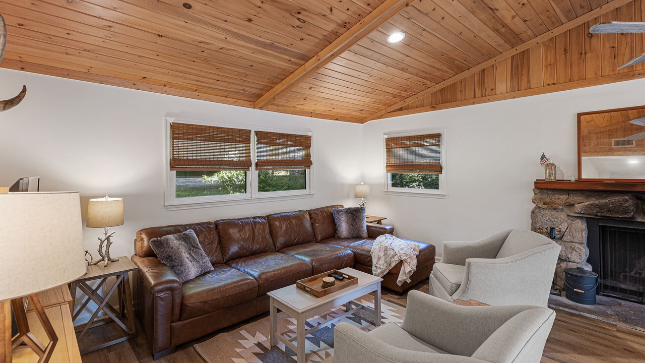 Photo of Livingroom in Highlands Hills