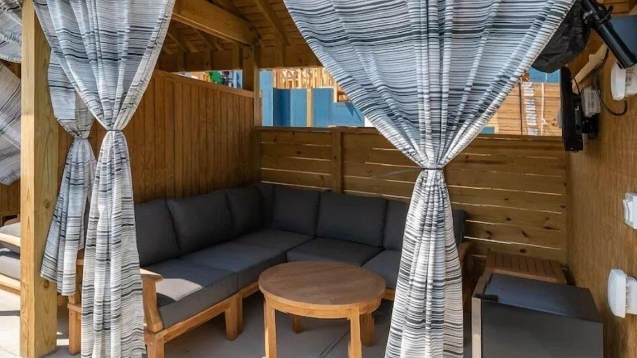 Photo of Livingroom in Whalehead Beach
