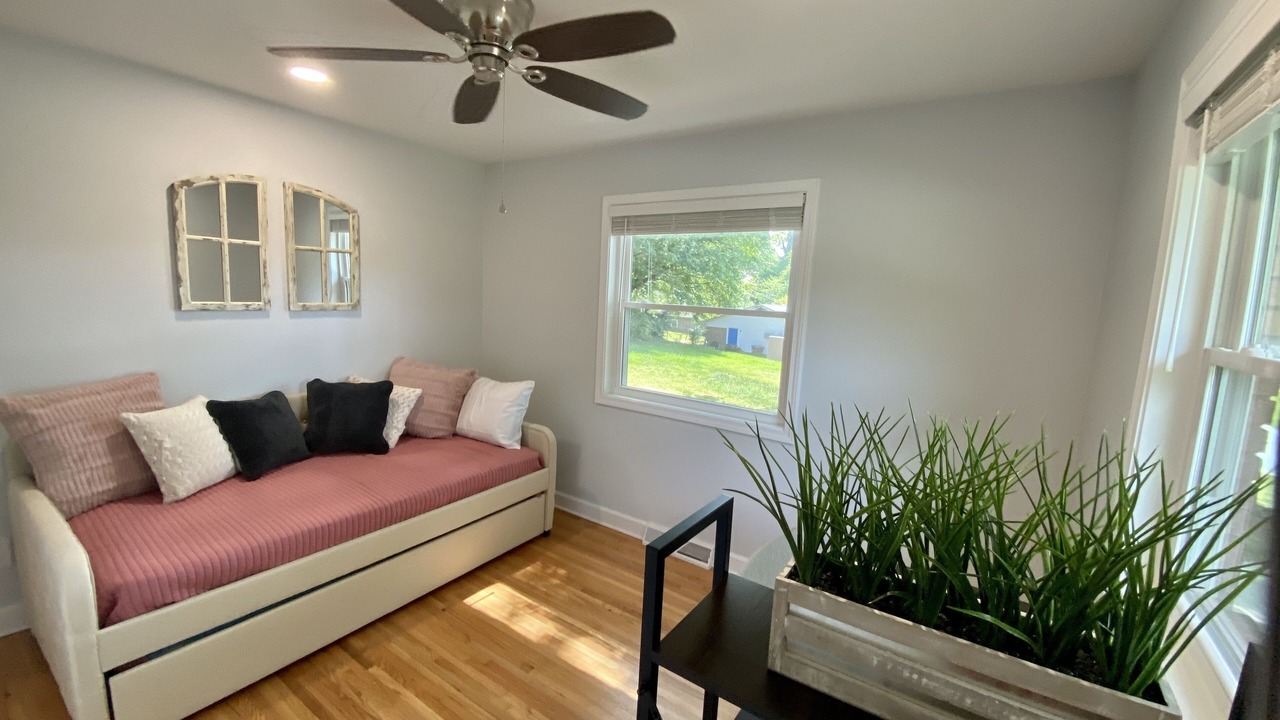 Photo of Livingroom in Belmont