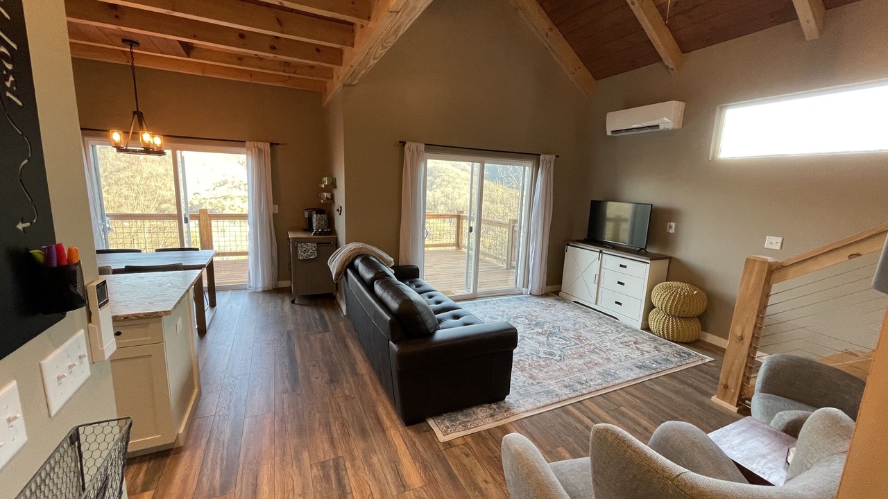 Photo of Livingroom in Candler