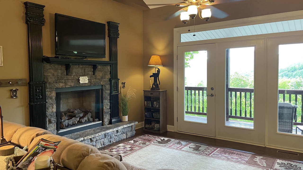 Photo of Livingroom in Maggie Valley