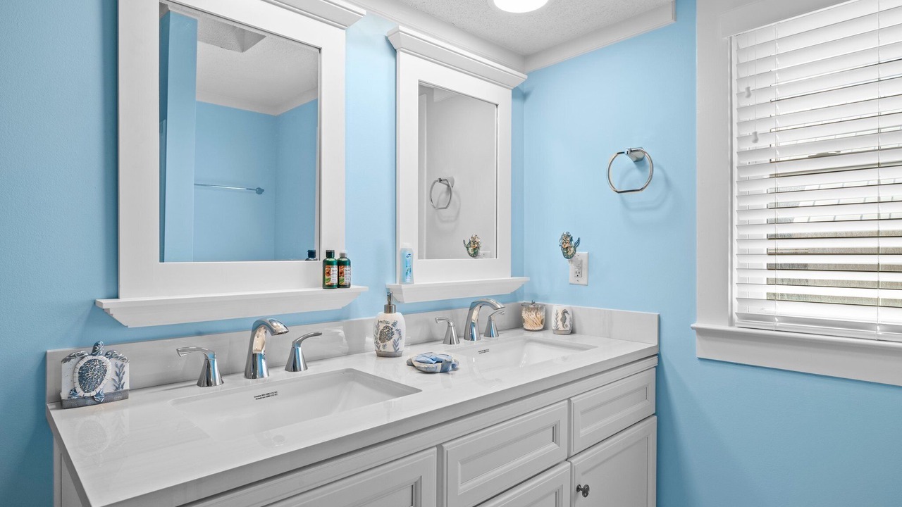 Photo of Bathroom in Pine Knoll Shores