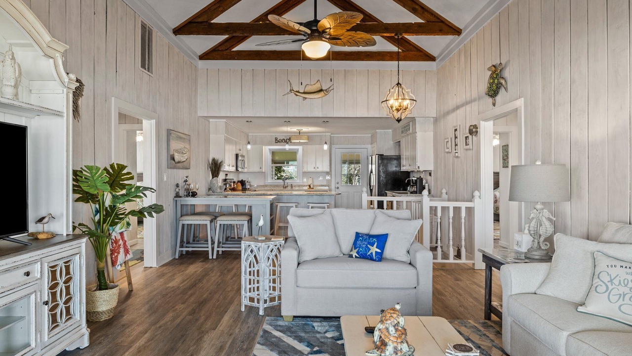 Photo of Bedroom in Pine Knoll Shores