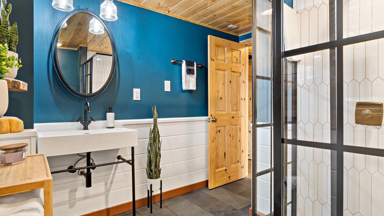 Photo of Bathroom in Old Fort