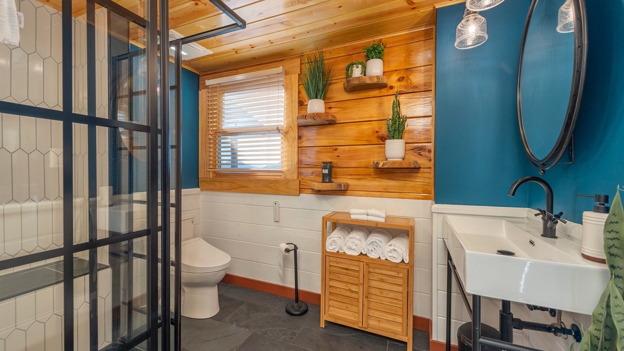 Photo of Bathroom in Old Fort