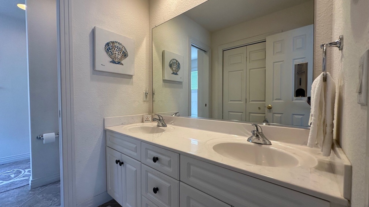 Photo of Bathroom in Bermuda Bay